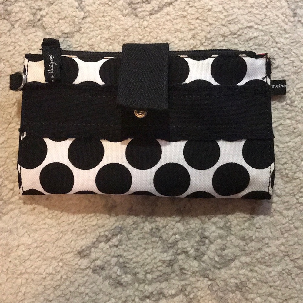 1-DAY SALE -- Thirty one wallet